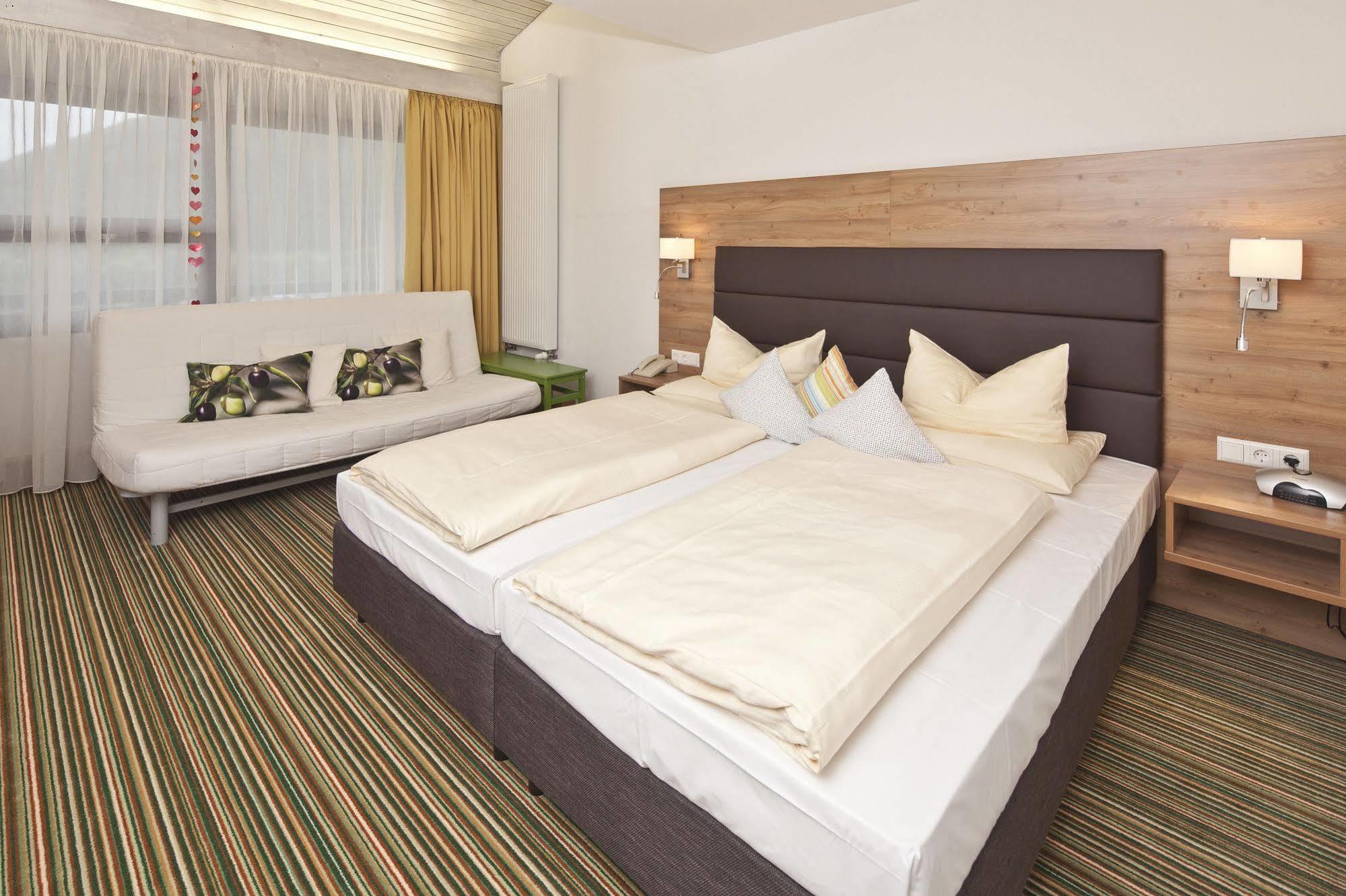 Akzent Hotel Hoehenblick Muehlhausen im Taele エクステリア 写真