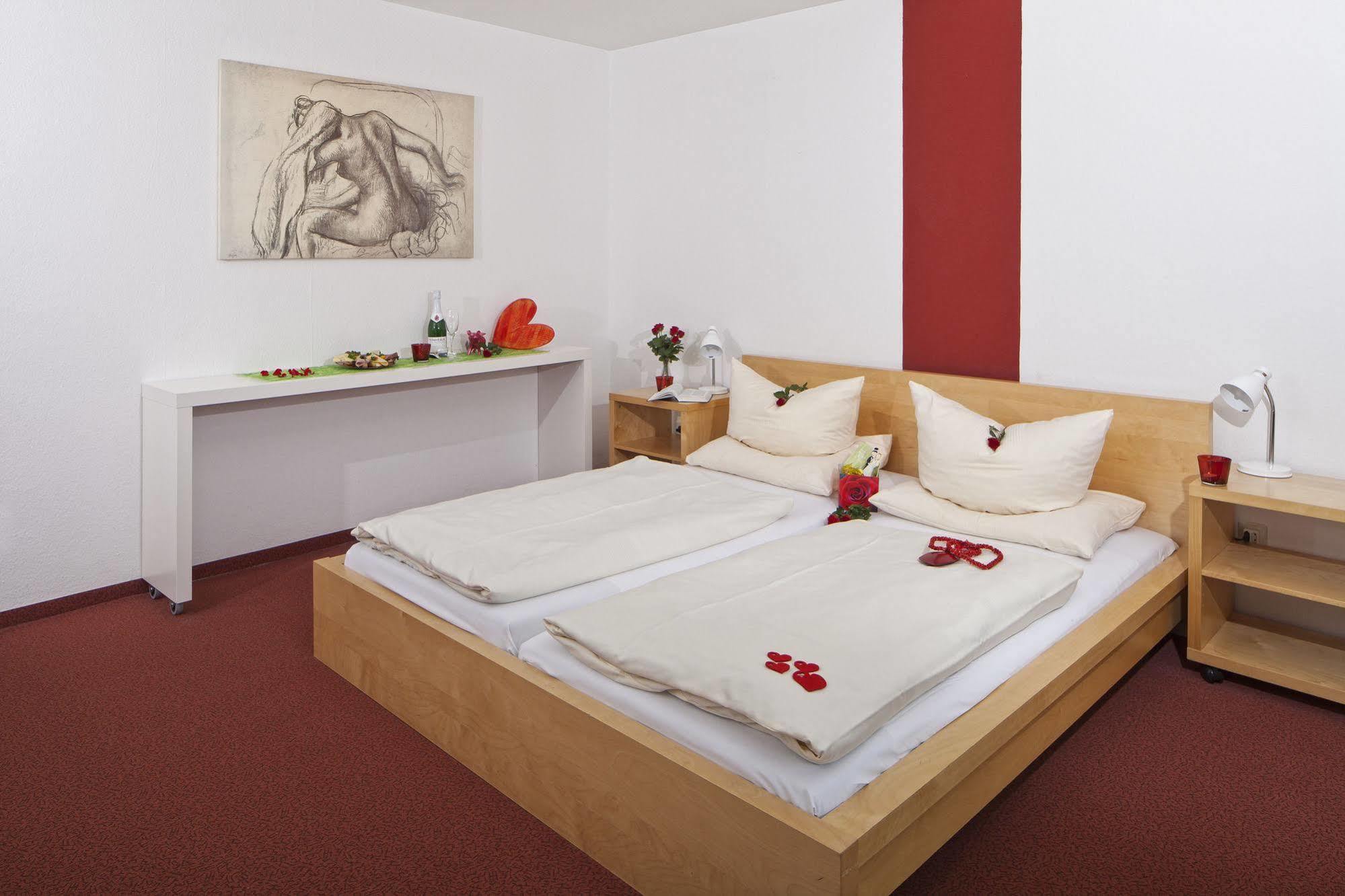 Akzent Hotel Hoehenblick Muehlhausen im Taele エクステリア 写真