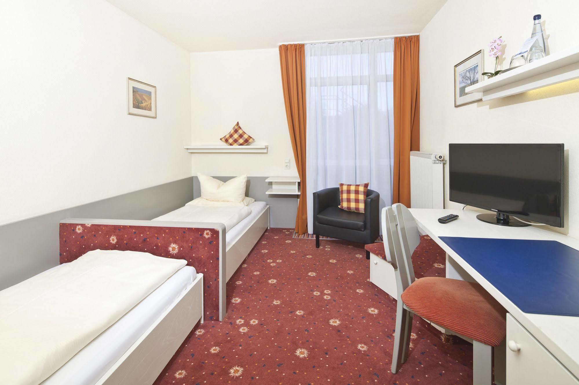 Akzent Hotel Hoehenblick Muehlhausen im Taele エクステリア 写真